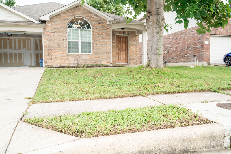 1421 Rainbow Parke Dr - Photo 2 of 33