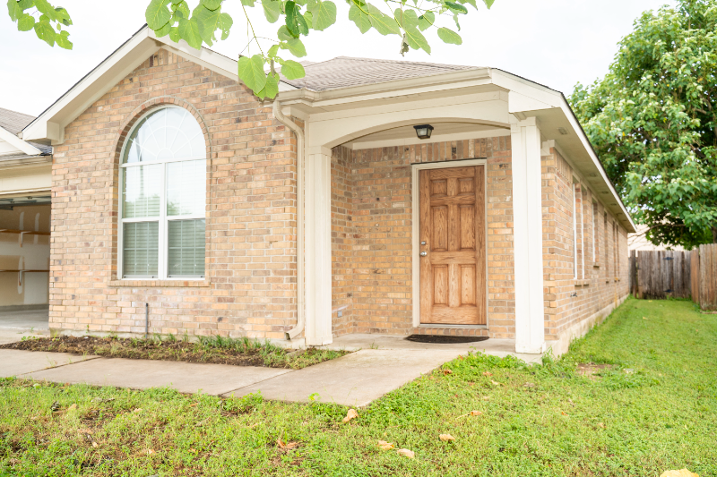 1421 Rainbow Parke Dr - Photo 3 of 33