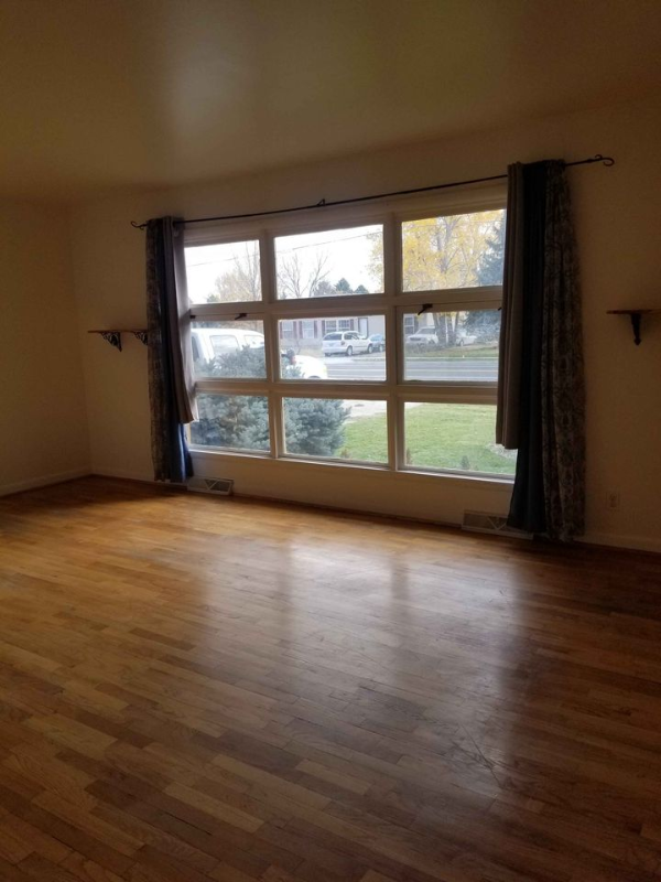 915 Wicks Ln - Photo 3 of 12