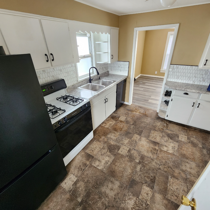 1109 E 15th St - Photo 3 of 8