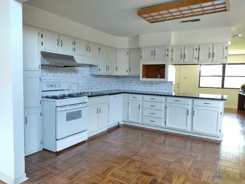 825 Tyler Ave - Photo 3 of 13