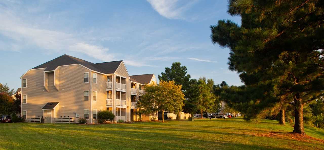 Featherstone Apartments at Kiln Creek - Photo 6 of 22