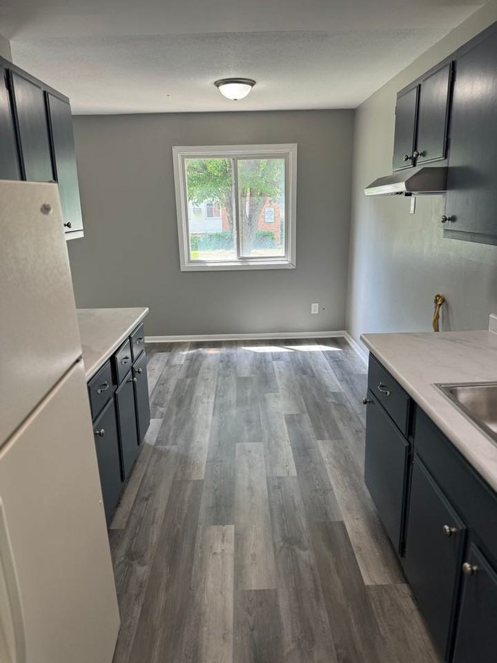 1315 Dowling Ave N - Photo 4 of 18
