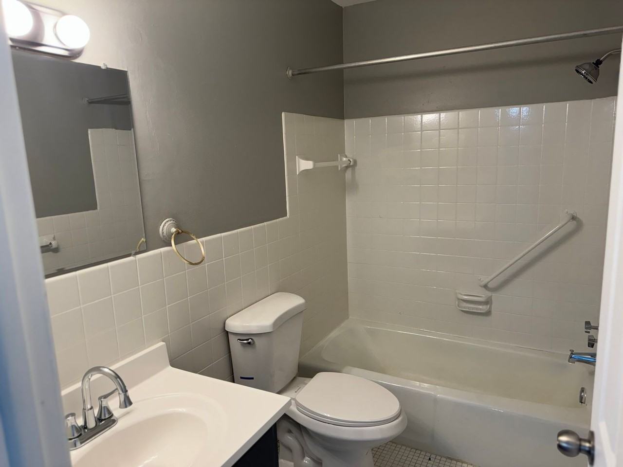 1315 Dowling Ave N - Photo 3 of 18