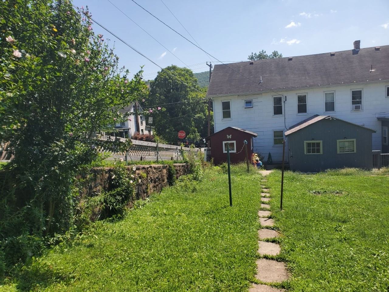 631 South St - Photo 3 of 10