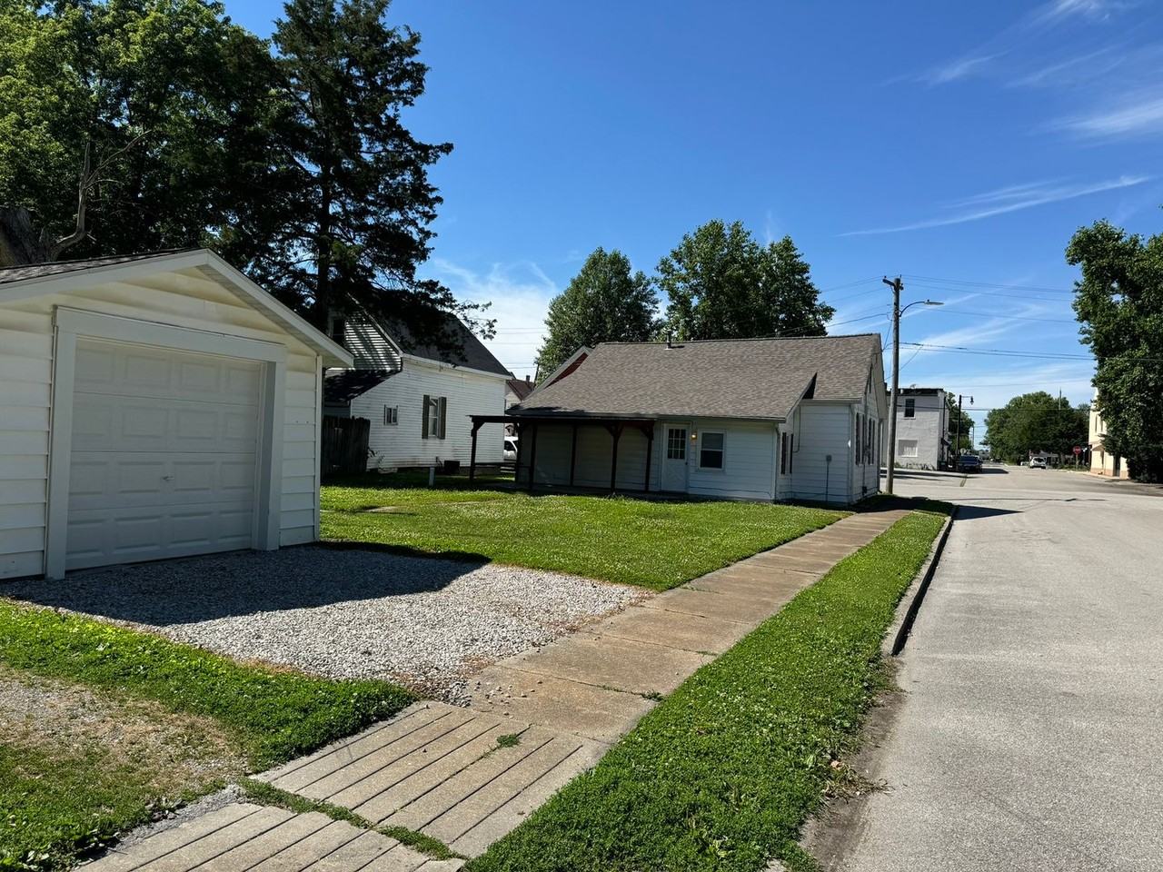 122 E State St - Photo 2 of 13