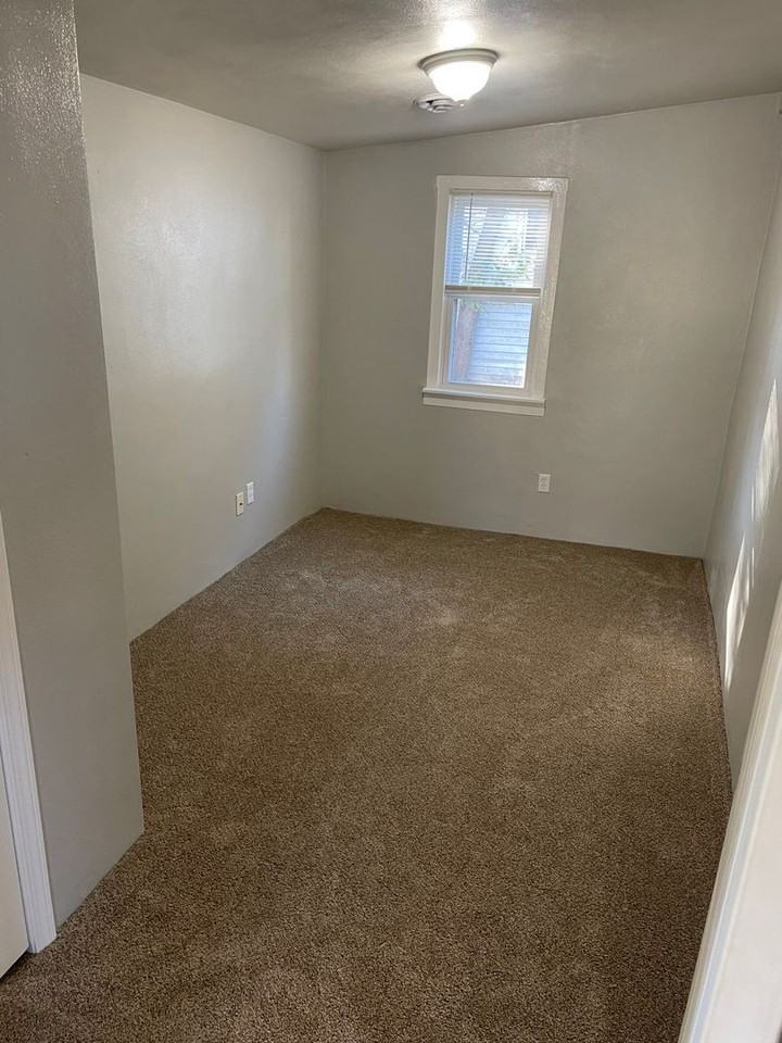 122 E State St - Photo 4 of 13