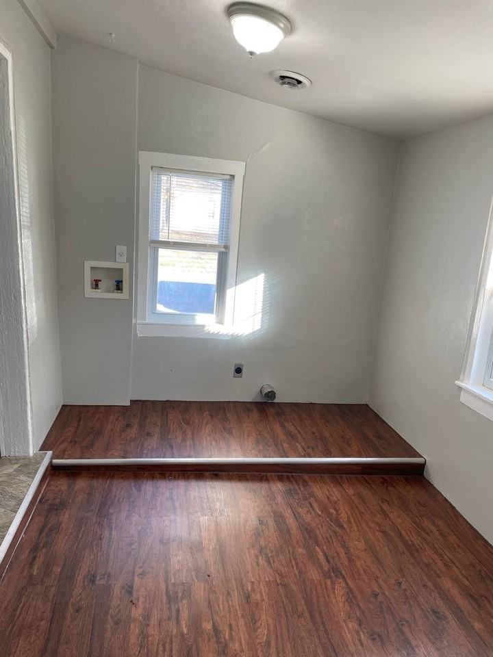 122 E State St - Photo 5 of 13