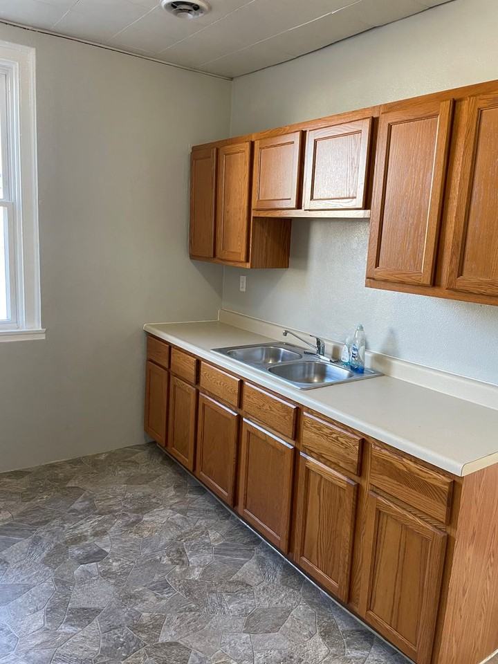 122 E State St - Photo 7 of 13