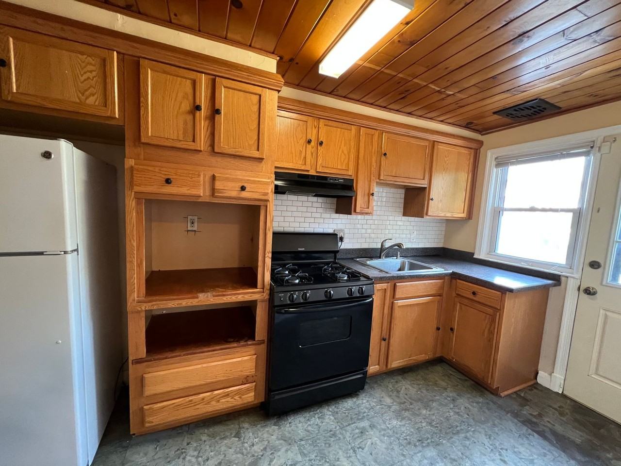 4831 Sinclair Ln - Photo 7 of 26