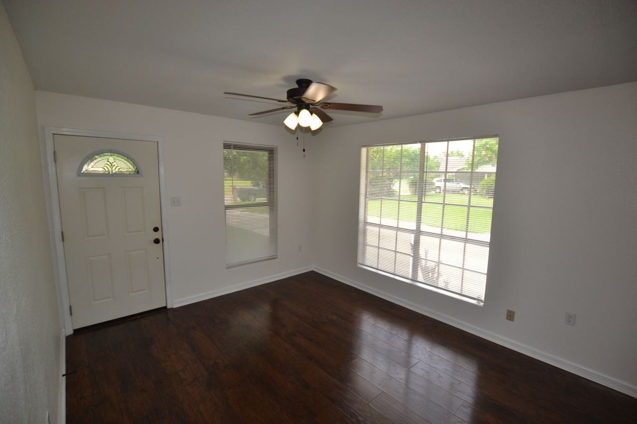 1857 Theron Dr - Photo 3 of 48