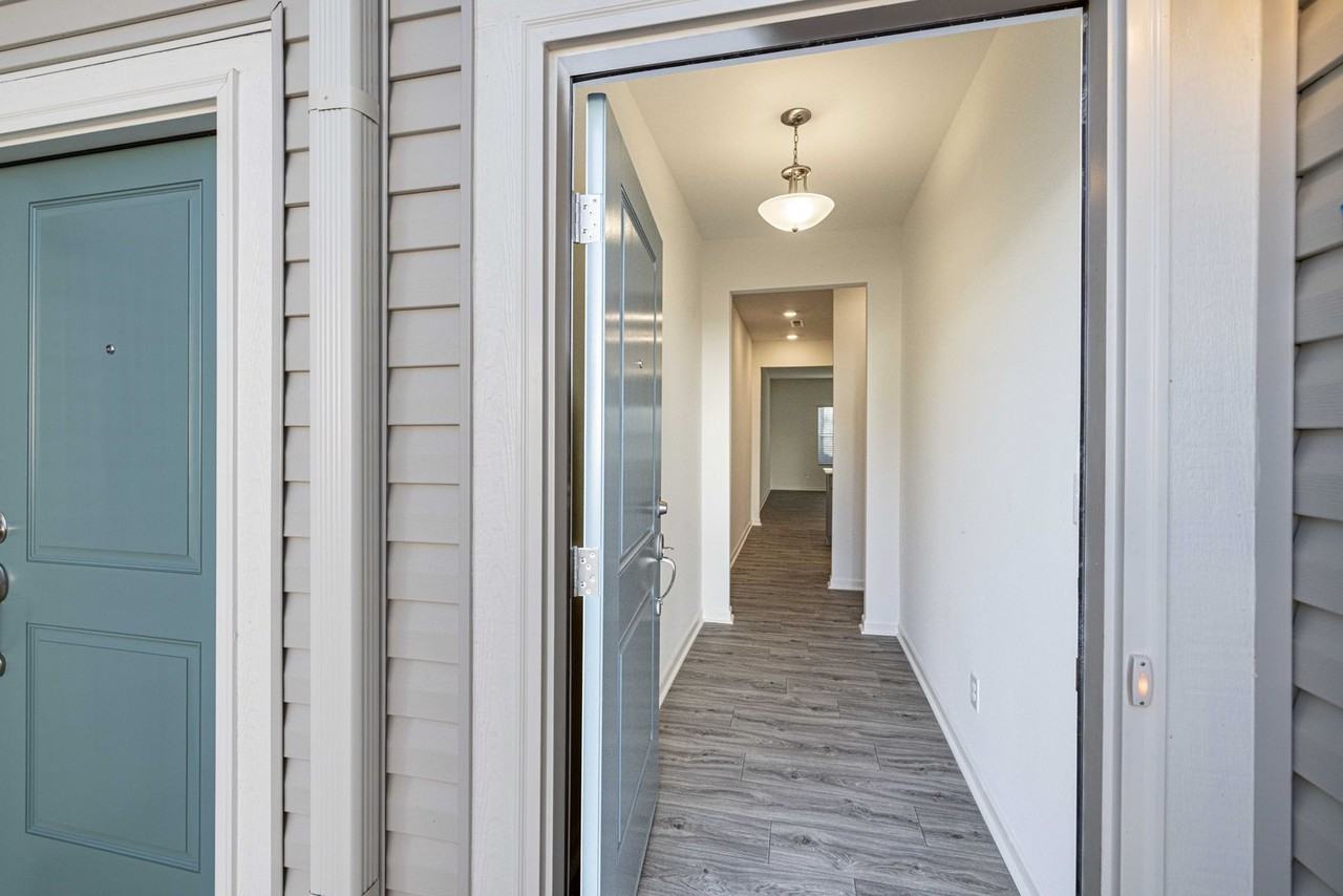 109 Gaelic Dr - Photo 2 of 14