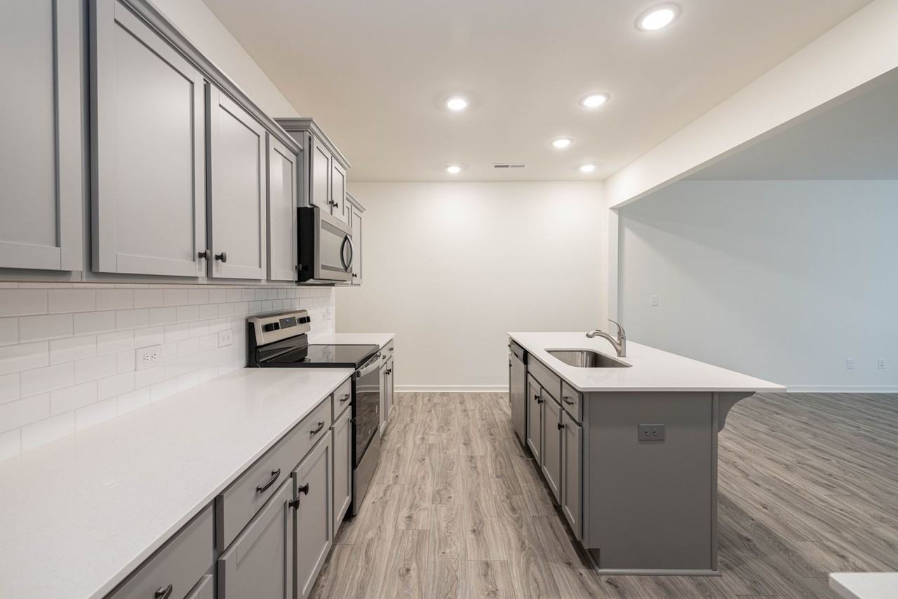 109 Gaelic Dr - Photo 3 of 14