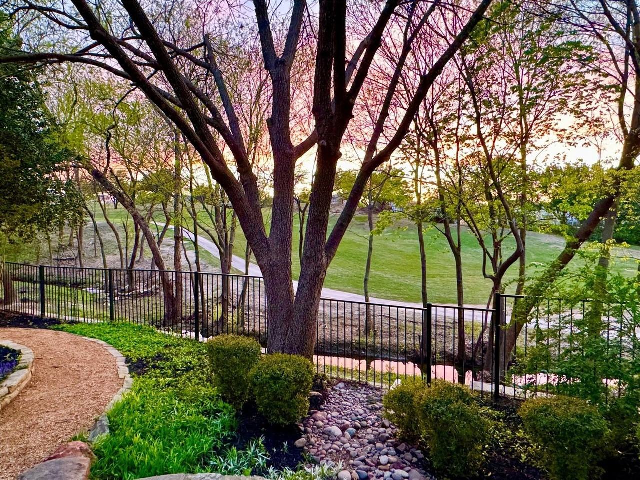 2909 Greenhill Dr - Photo 2 of 33