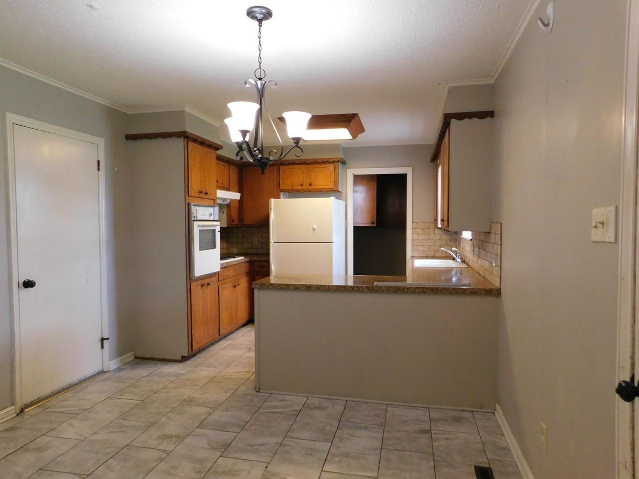 7805 Meadow Dr - Photo 3 of 18