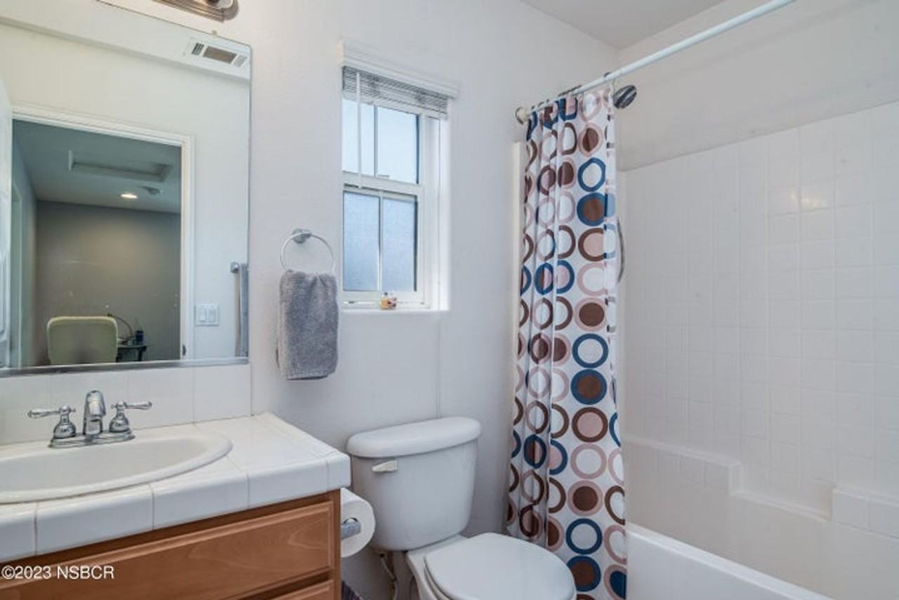 817 Tulip Ln - Photo 2 of 8