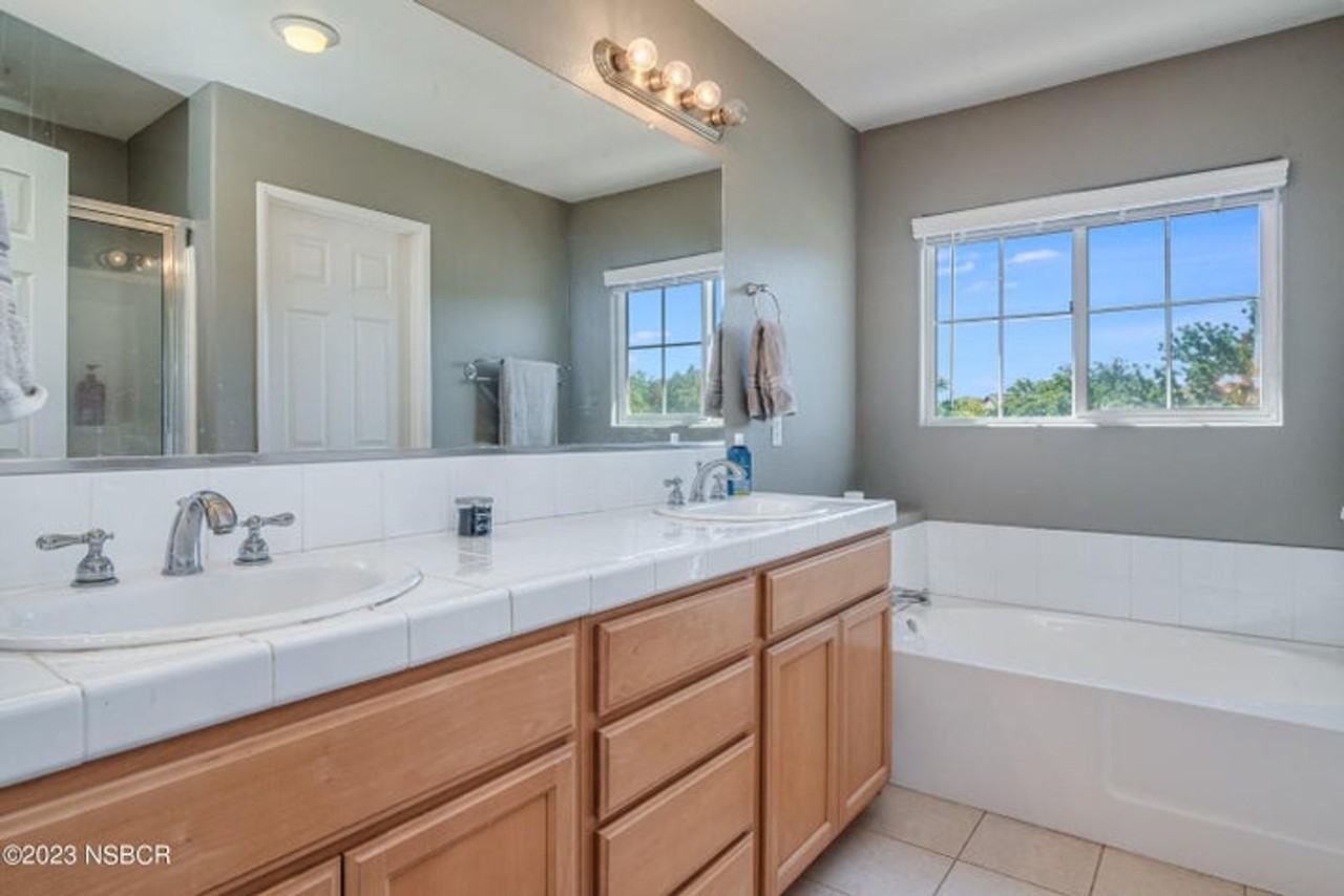 817 Tulip Ln - Photo 3 of 8