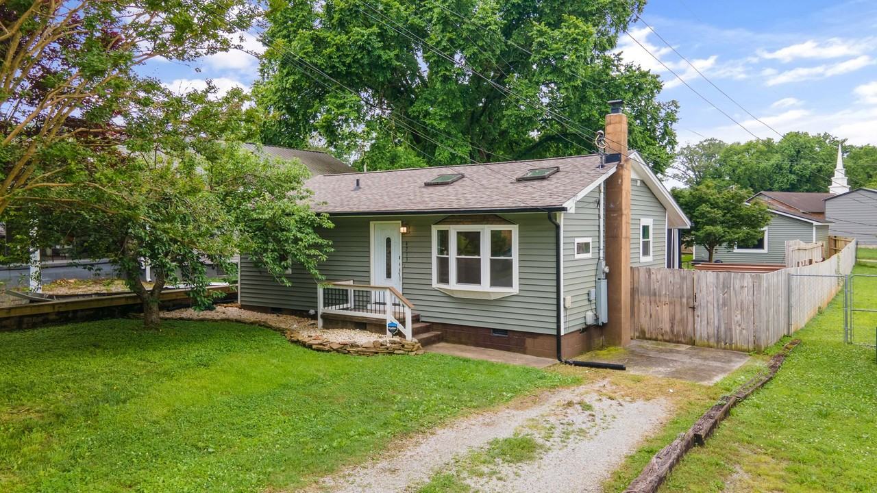 4213 Tomlinson St - Photo 2 of 50