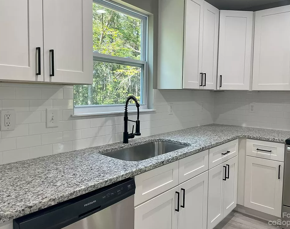 110 E Ballard St #A - Photo 2 of 14