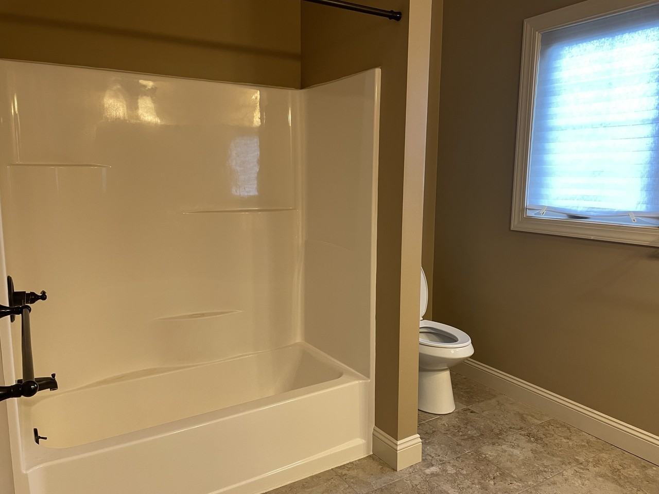 600 W Broad St #D - Photo 6 of 8