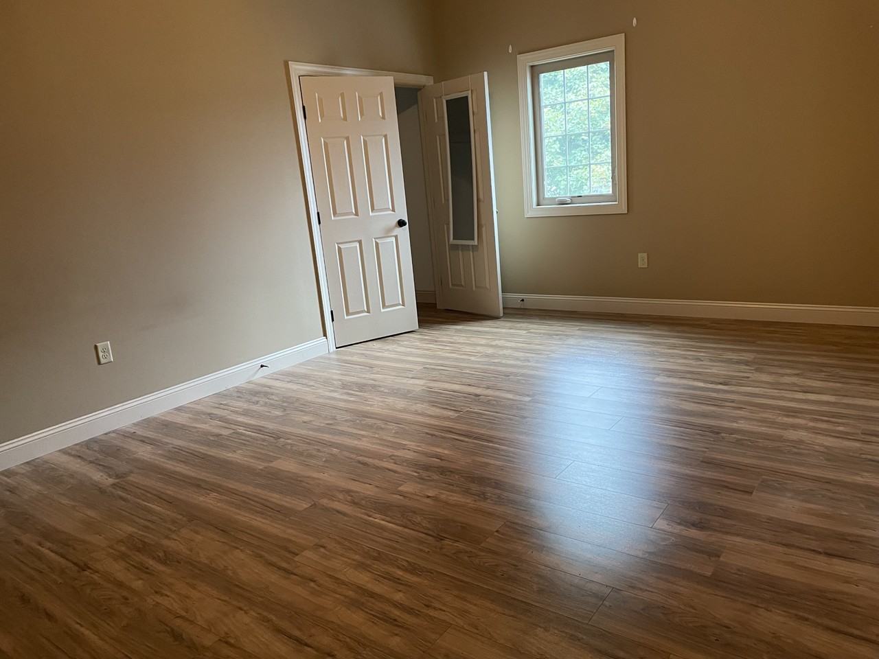 600 W Broad St #D - Photo 5 of 8