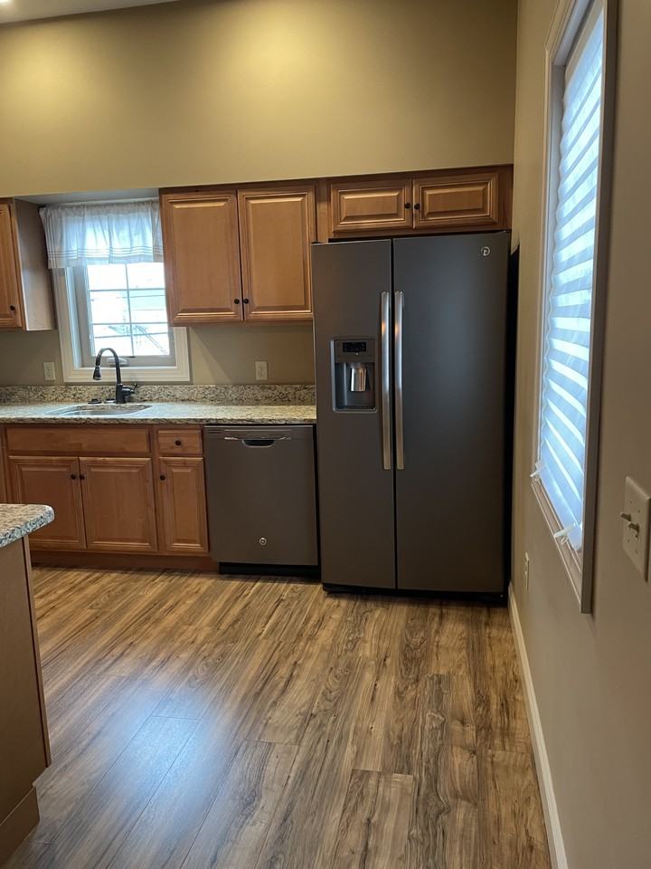 600 W Broad St #D - Photo 3 of 8