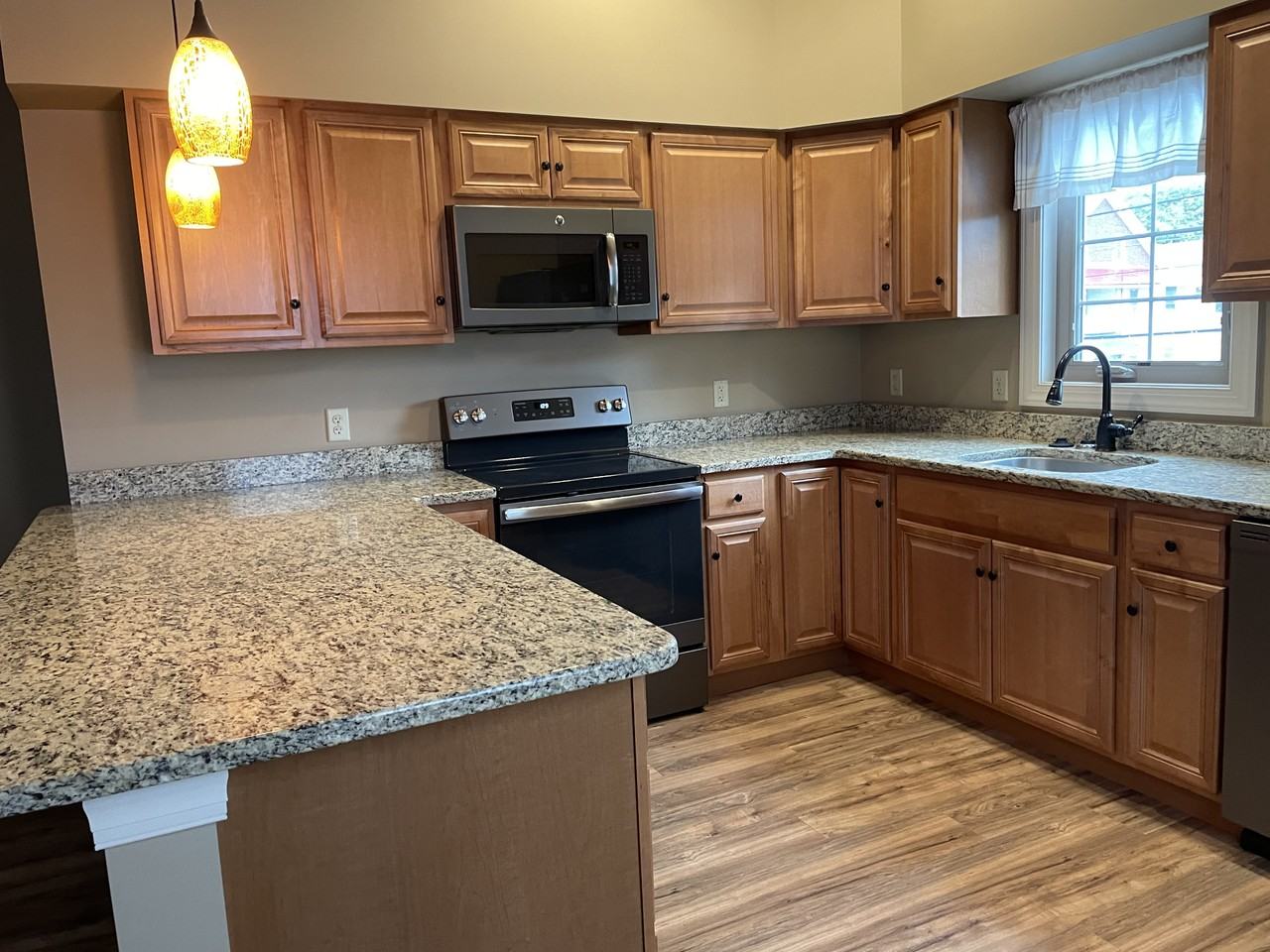 600 W Broad St #D - Photo 4 of 8