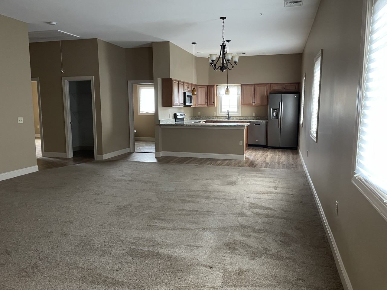 600 W Broad St #D - Photo 2 of 8