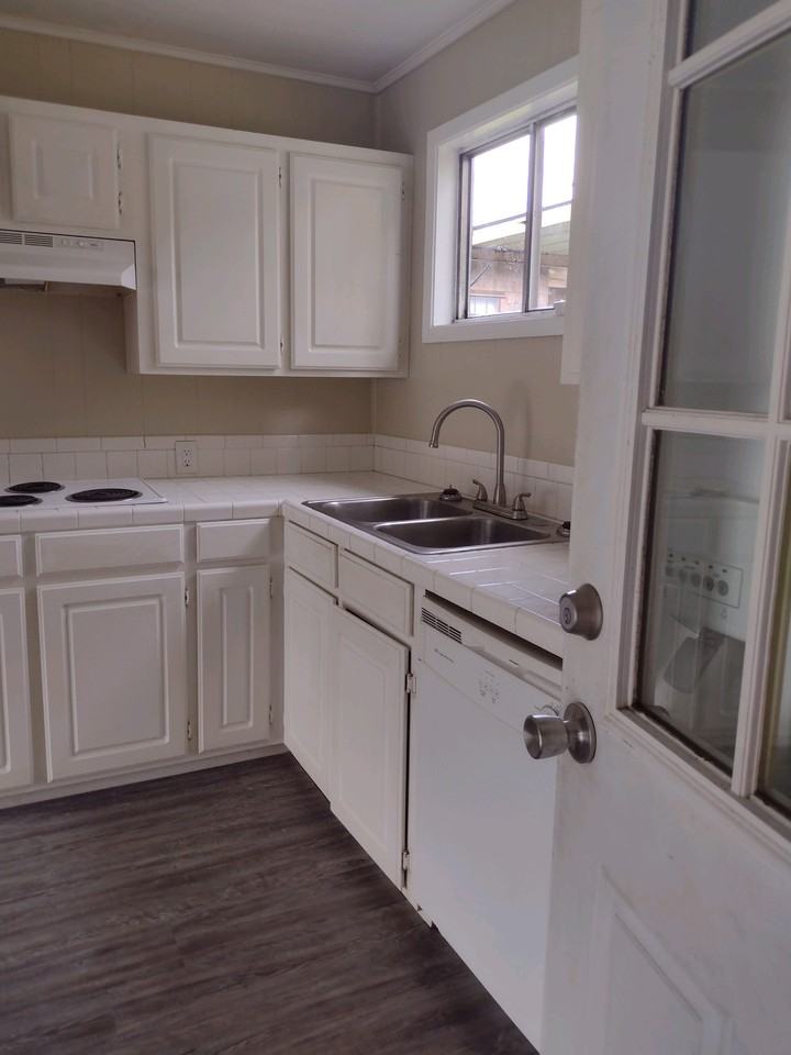 2122 7th St #NA - Photo 3 of 12
