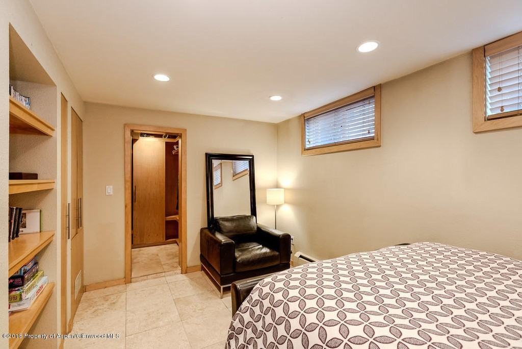 333 W Main St #B - Photo 5 of 8