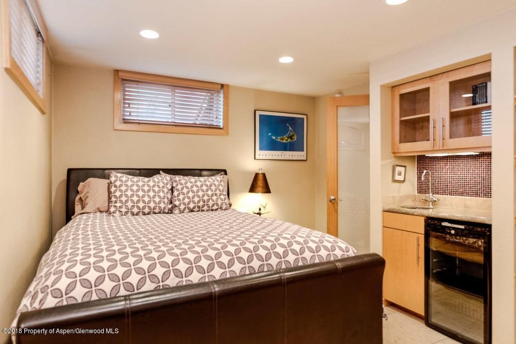 333 W Main St #B - Photo 6 of 8