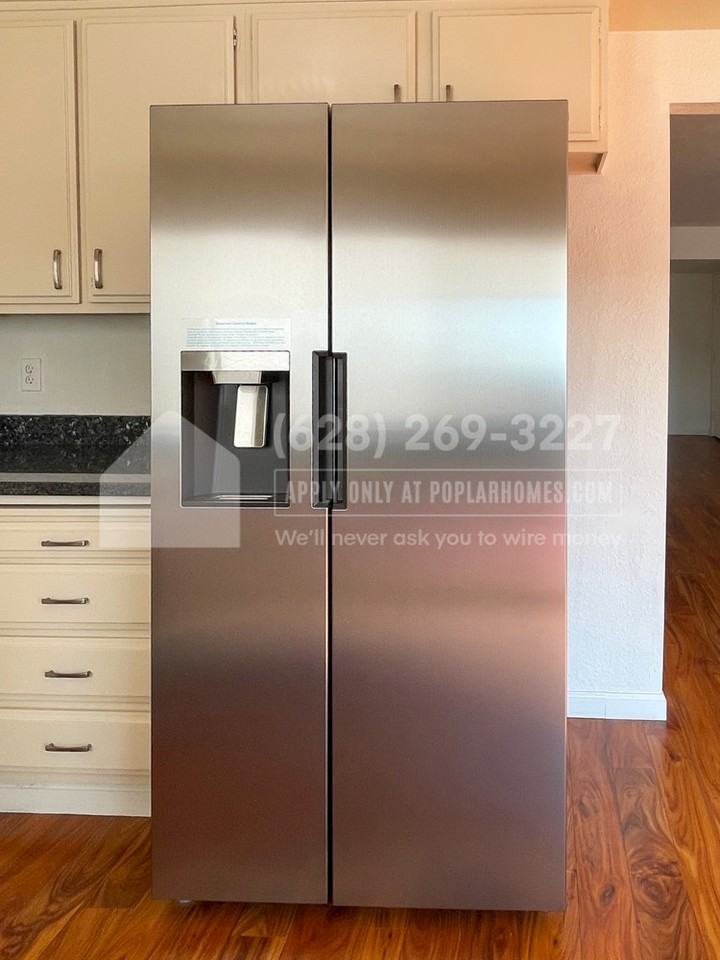 372 Yachtsman Dr - Photo 2 of 16