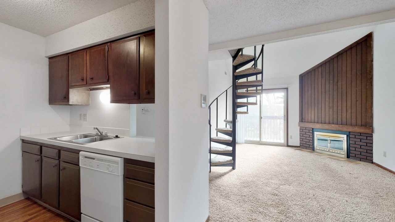 Robin Hill - Photo 3 of 36