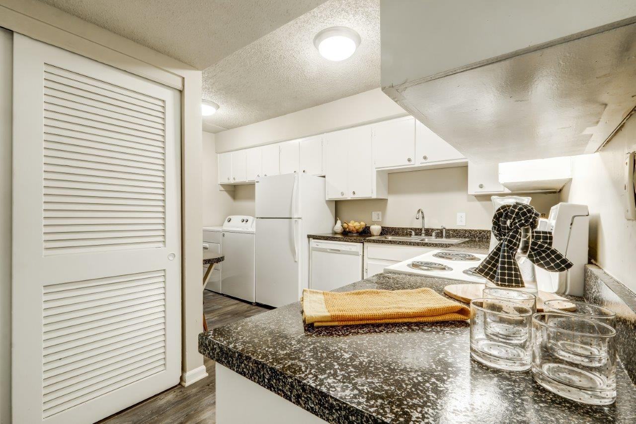 Hickory Creek Apartment and Townhomes - Photo 3 of 25