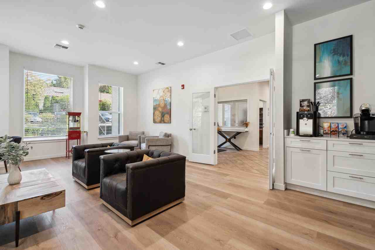 Cambridge Court - Photo 2 of 27