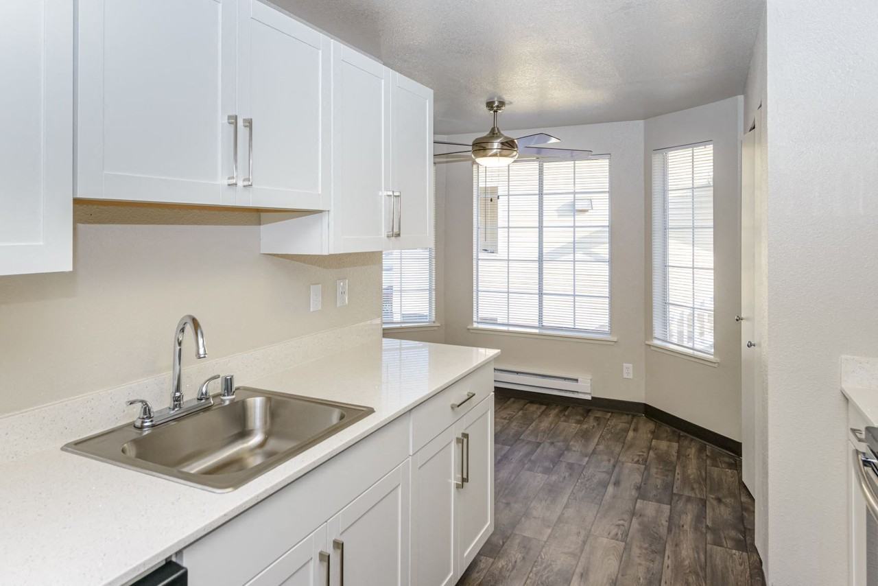 Cambridge Court - Photo 6 of 27