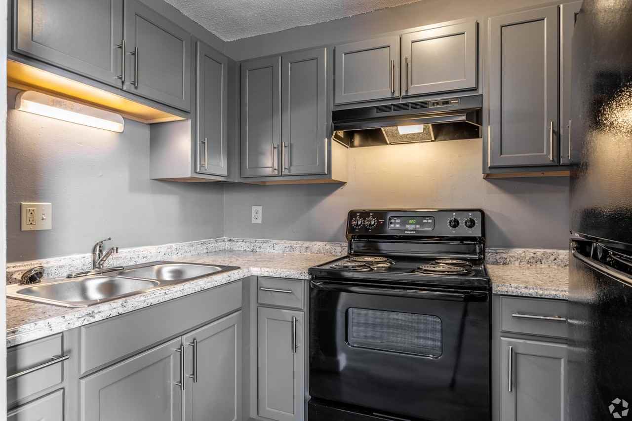 Kingswood Court Apartments and Townhomes - Photo 5 of 48