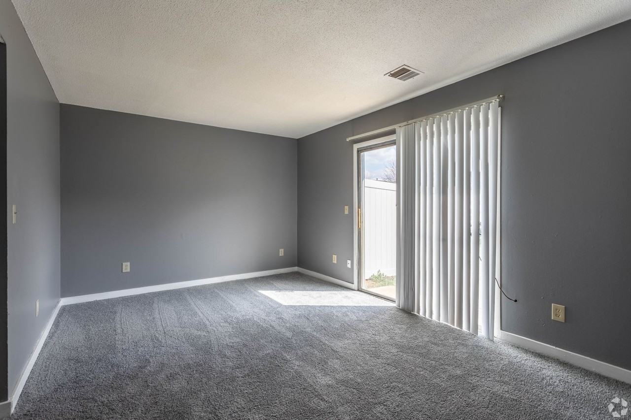 Kingswood Court Apartments and Townhomes - Photo 7 of 48