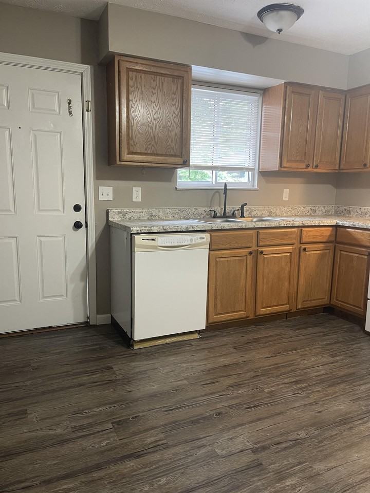 8 W Perry St #8 - Photo 2 of 18