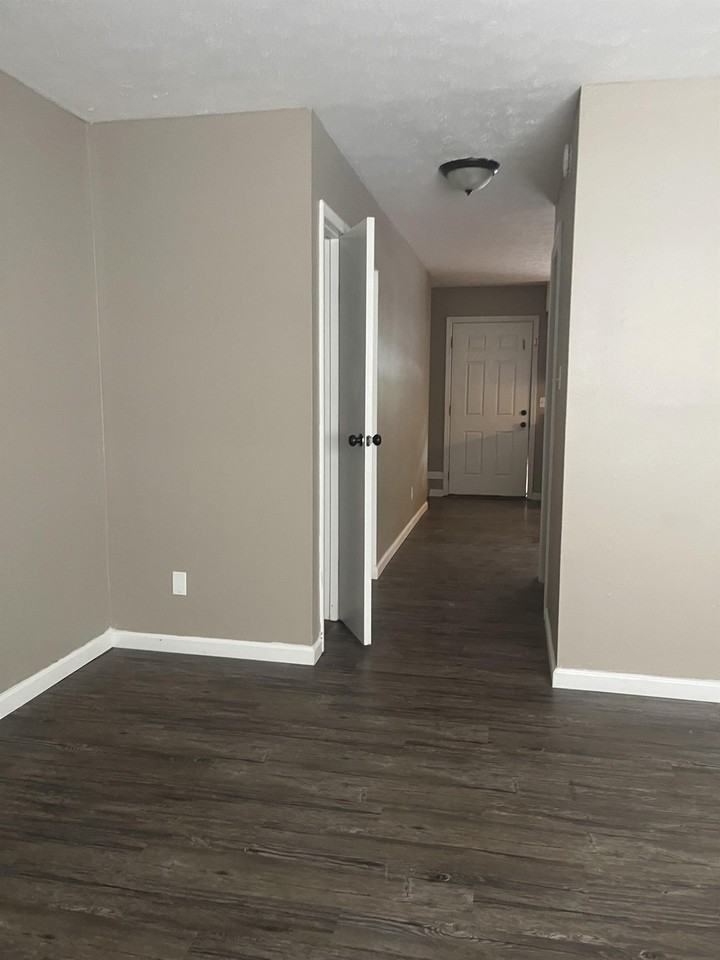 8 W Perry St #8 - Photo 3 of 18