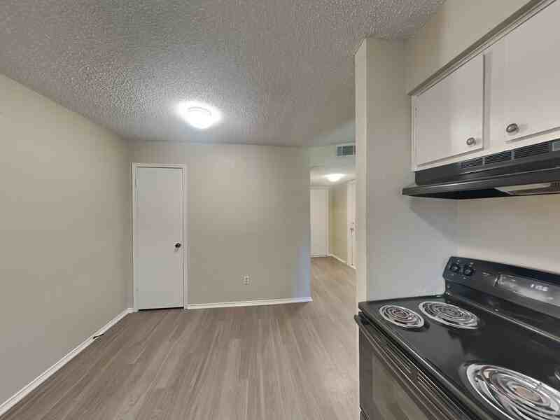 852 Nw Summercrest Blvd #B - Photo 5 of 16