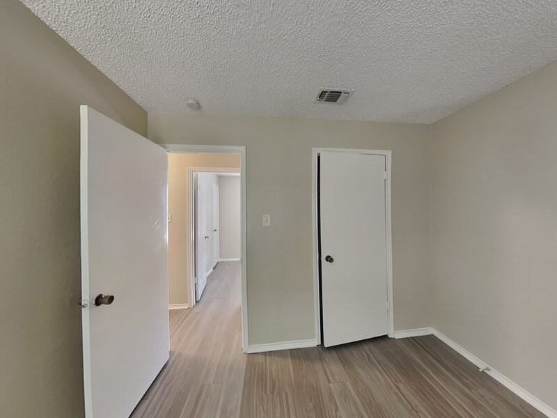 852 Nw Summercrest Blvd #B - Photo 7 of 16