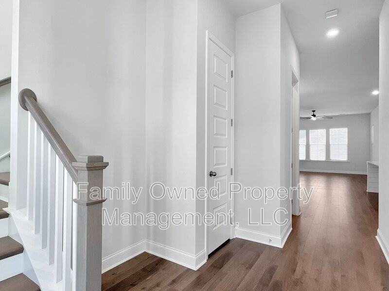 420 W Respite Ln - Photo 4 of 46