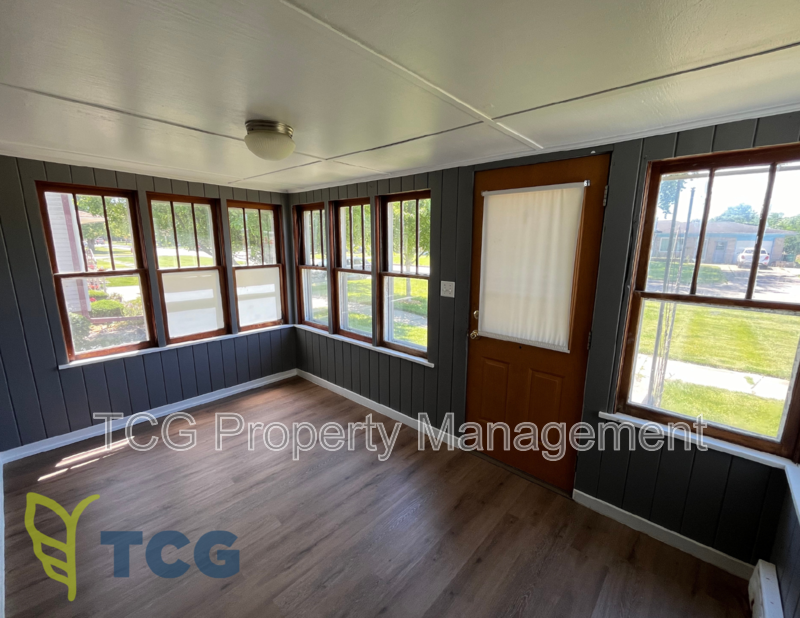 248 Broadway St - Photo 2 of 8