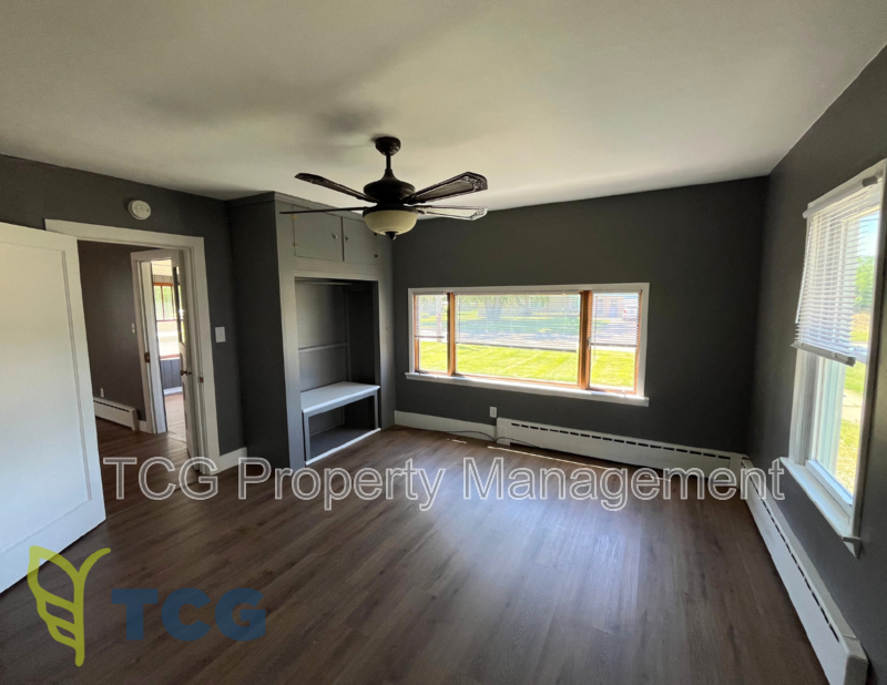 248 Broadway St - Photo 3 of 8