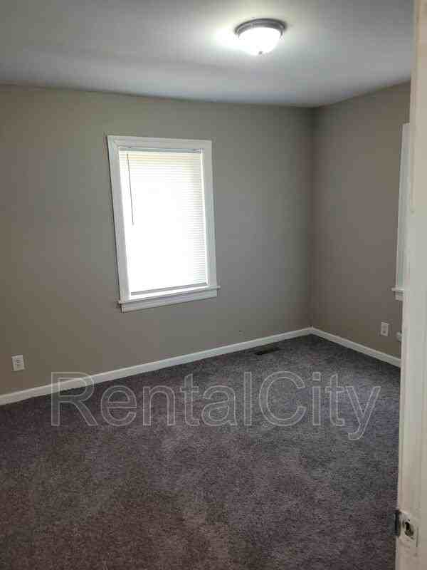 1502 Lewis Ave - Photo 2 of 13