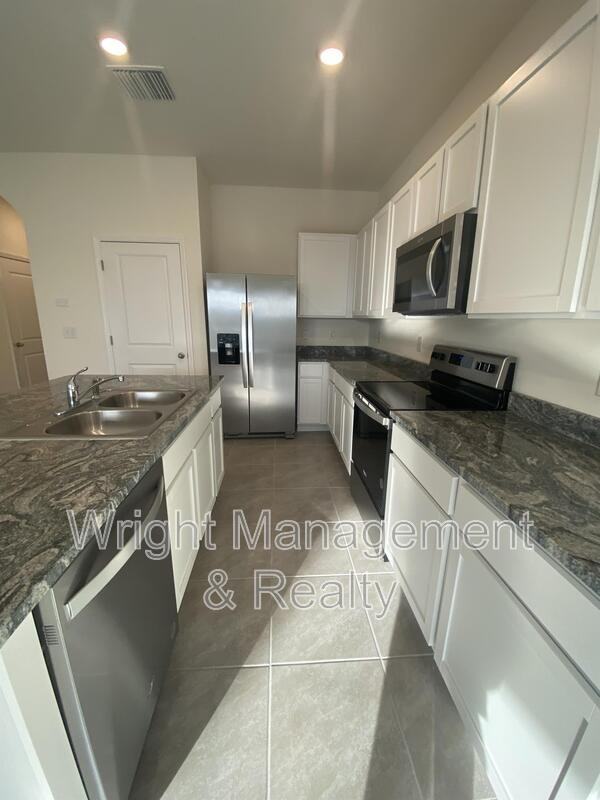 2906 Suncoast Plains Dr #1 - Photo 4 of 28