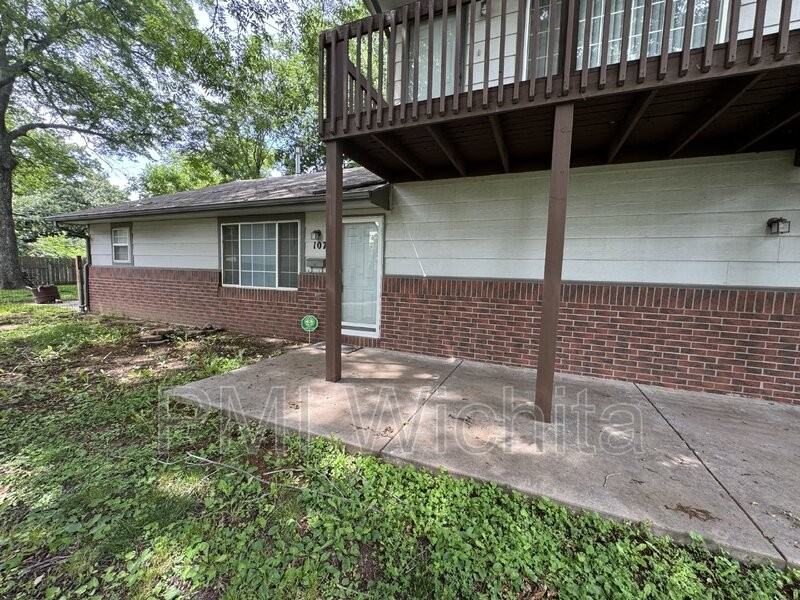 107 S Gordon St - Photo 3 of 15