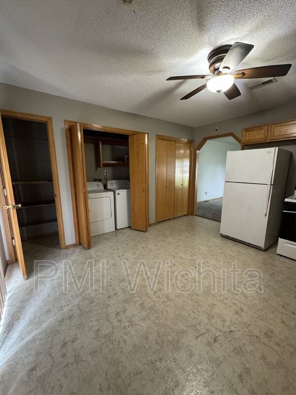 107 S Gordon St - Photo 7 of 15