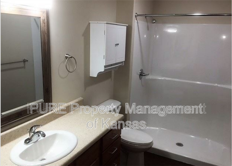 225 W 14th St - Photo 2 of 5